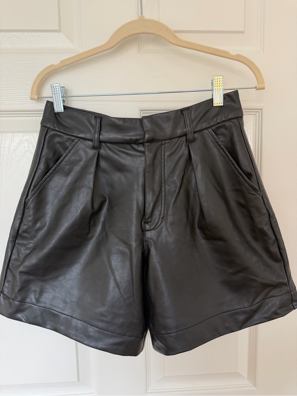 Abercrombie 6 Inch Vegan Leather Tailored Shorts
